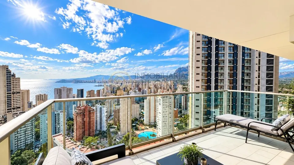 Exclusivo apartamento reformado en la planta 19 de torre lugano – Benidorm