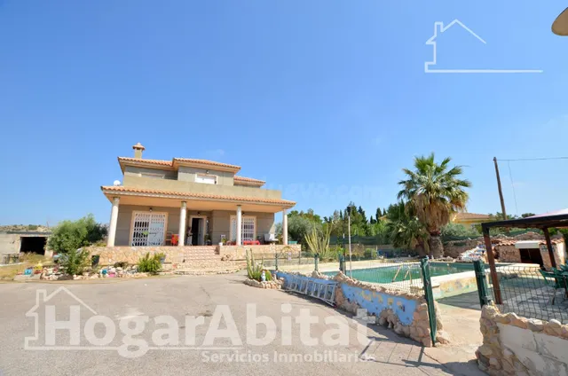 Gran chalet urbano con barbacoa, piscina y garaje — 3