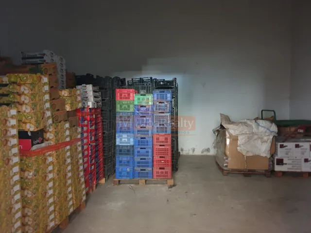 Se vende terreno en la carretera de Ayora con dos naves — 11