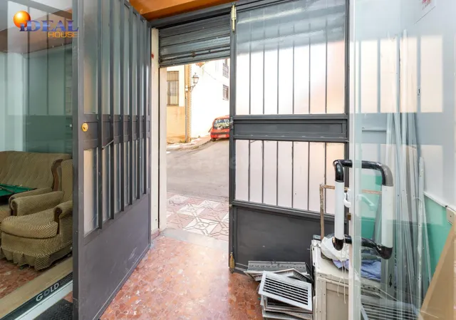 LOCAL COMERCIAL CON 100M2 EN LA ZUBIA - foto 3