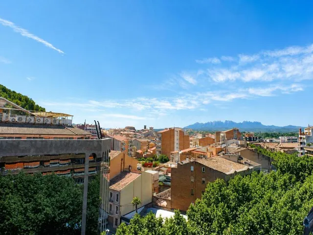 Exclusivo piso con vistas a Montserrat en pleno centro de Manresa — 2