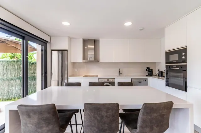 se vende una villa de 3 dormitorios y 3 baños en distancia de 250 metros hasta la playa Huguiericas en la Torre de la Horadada — 10
