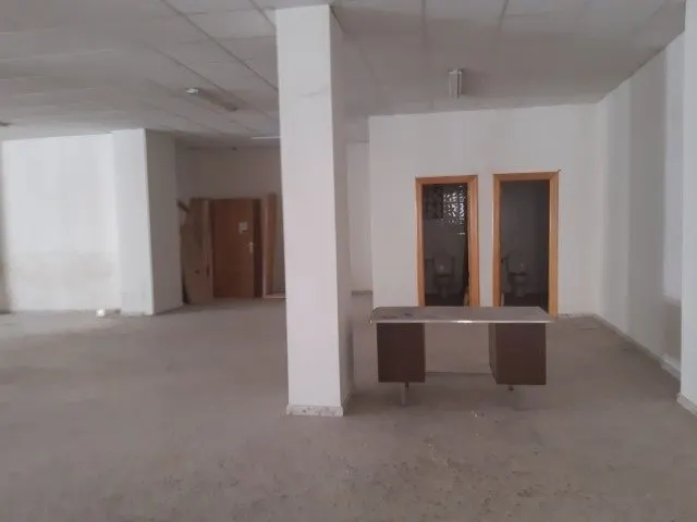 Local comercial en esquina — 8