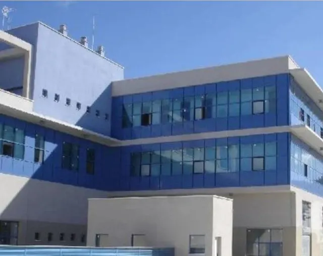EDIFICIO COMPLETO DE LOCALES, OFICINAS Y GARAJES — 7