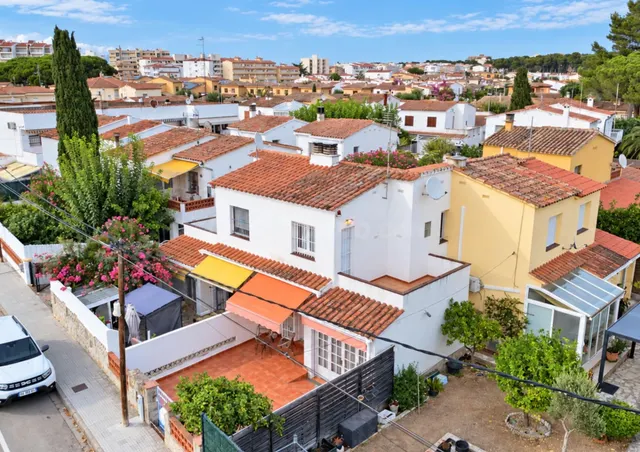 Casa a solo 300 metros de la playa, con dos terrazas y vistas despejadas en l'Escala — 2