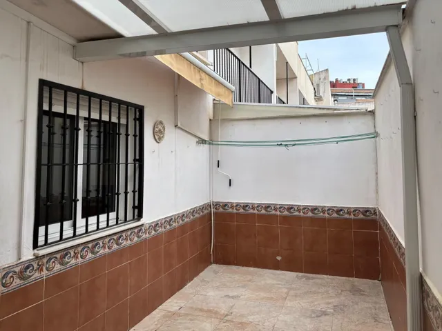 Dúplex de 4 dormitorios con patio y cochera en una de las mejores zonas de Molina — 11