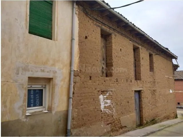 CASA PARA REFORMAR EN GRAJAL DEL CAMPO - foto 2