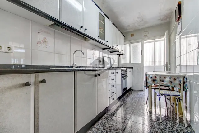 AMPLIO PISO DE 4 habitaciones CON GRAN BALCÓN - foto 3