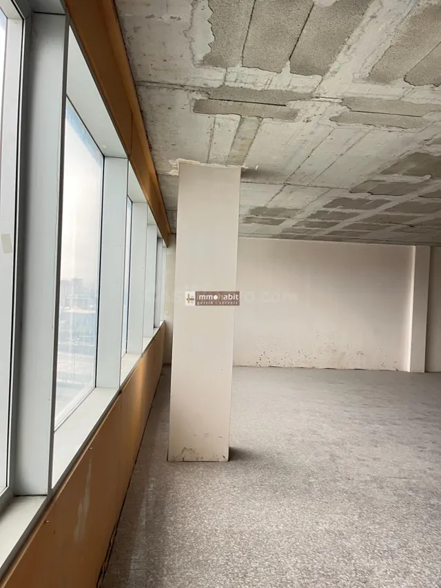 Oficina en Neoparc Lleida con fachada acristalada y gran lum - foto 3