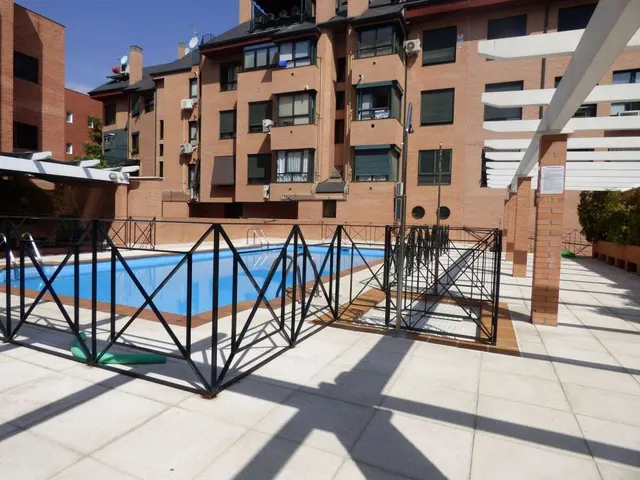 Ciudad Jardín, Chamartin. 3 dormitorios 2 wc garaje y piscina. — 26