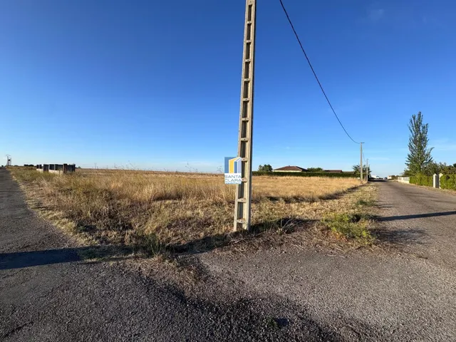 PARCELA RÚSTICA EN VENTA EN MORALES DEL VINO (ZAMORA) — 2