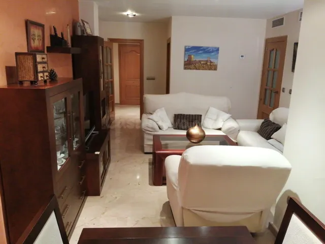 PISO 3 DORMITORIOS Y 2 BAÑOS SEMINUEVO EN FUERZAS ARMADAS, C - foto 4