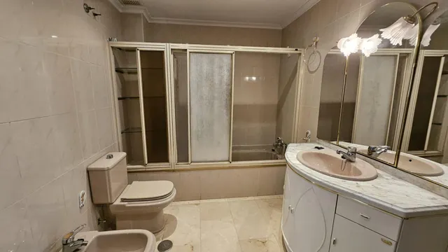 Se Vende Casa de Tres Plantas con garaje doble y trastero. — 35