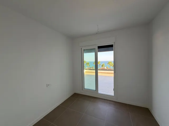 Atico con vistas despejadas al Mar en zona Playa Marina 300 m del Mar — 14