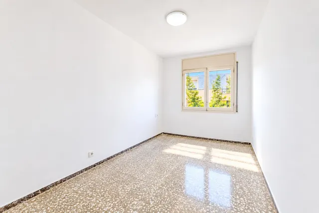 AMPLIO PISO CON TERRAZA EN EL POBLE SEC — 23