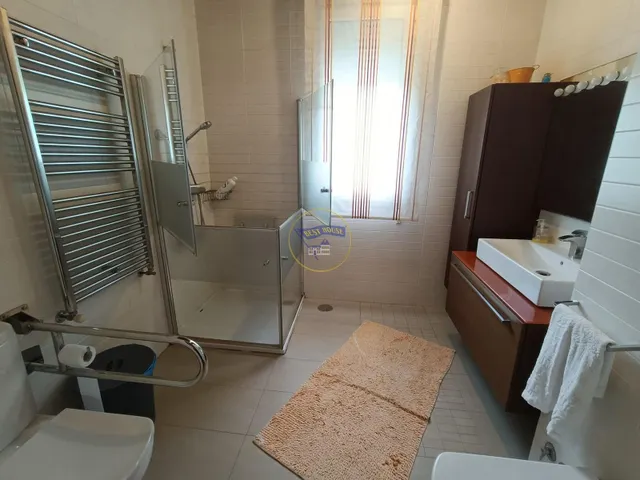 Casa con amplias vistas a la ría de Vigo ubicado en la zona alta de Teis — 18