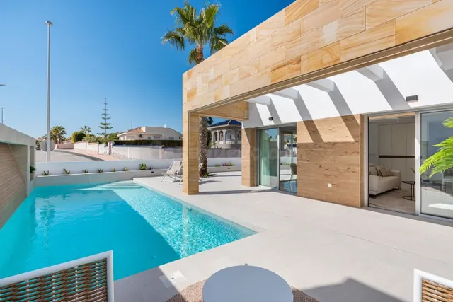 ¡¡LLAVE EN MANO!! PRECIOSA VILLA DE OBRA NUEVA EN CIUDAD QUE - foto 2