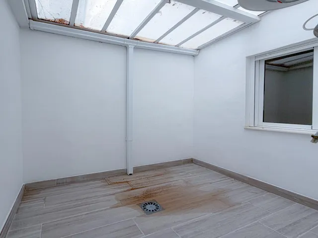 Espectacular bungalow reformado, con amplia terraza y parking para coche dentro de la parcela, en urbanización exclusiva con piscina comunitaria — 18