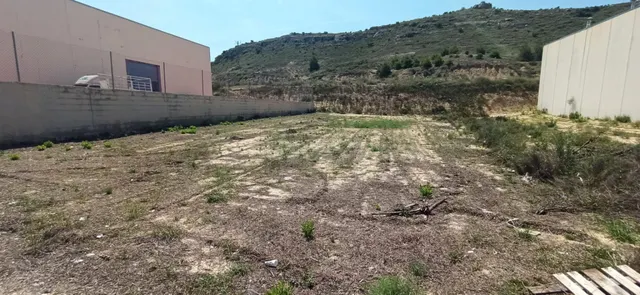 SOLAR INDUSTRIAL DE 622m2 POLÍGONO TRES HERMANAS