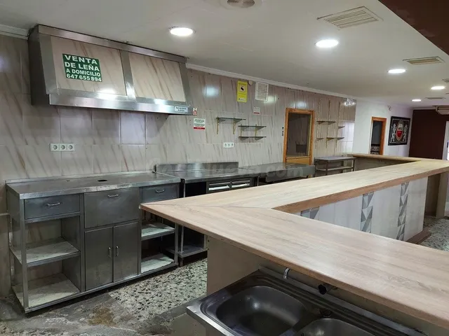 Bar restaurante y piso en venta en la población de Domeño - foto 3