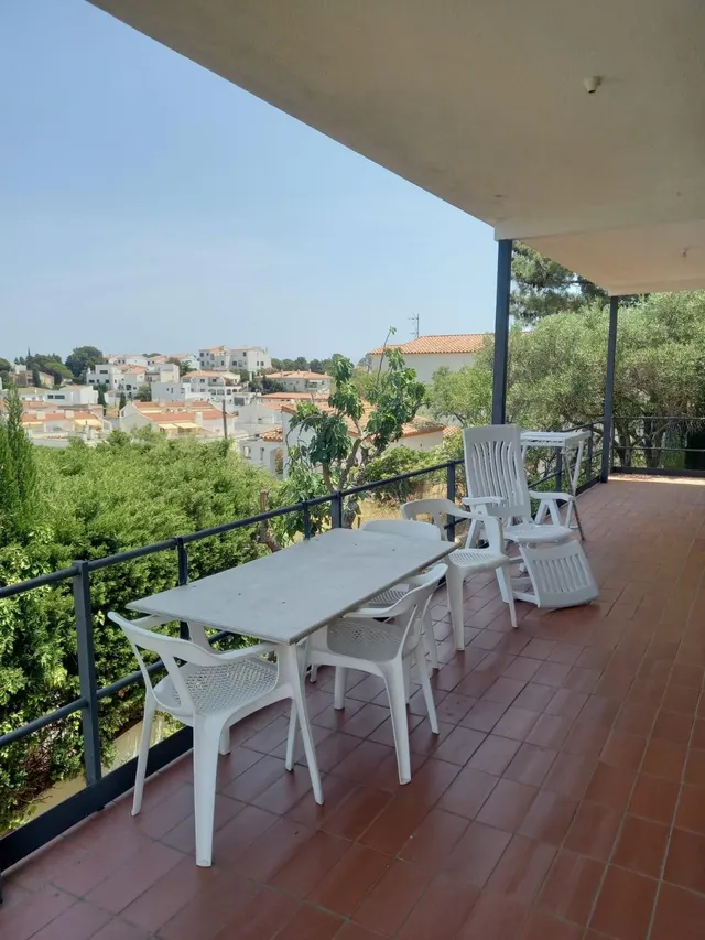 Casa con jardín y vistas en venta en el puerto de Llançà. — 3