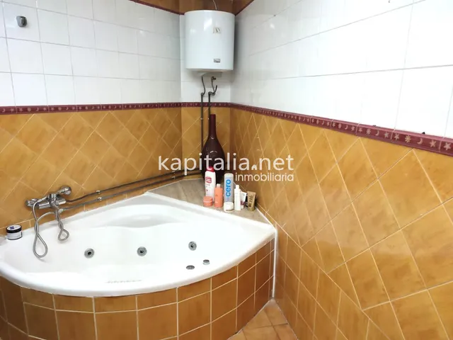 LOCAL COMERCIAL A LA VENTA EN ONTINYENT, UBICADA EN ZONA CENTRICA. — 10