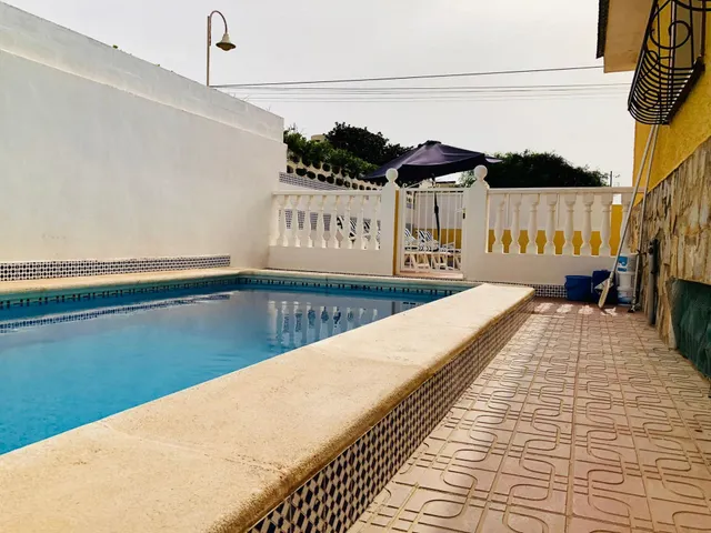 Villa privada con 6 habitaciones frente al mar en Guardamar playa. — 20