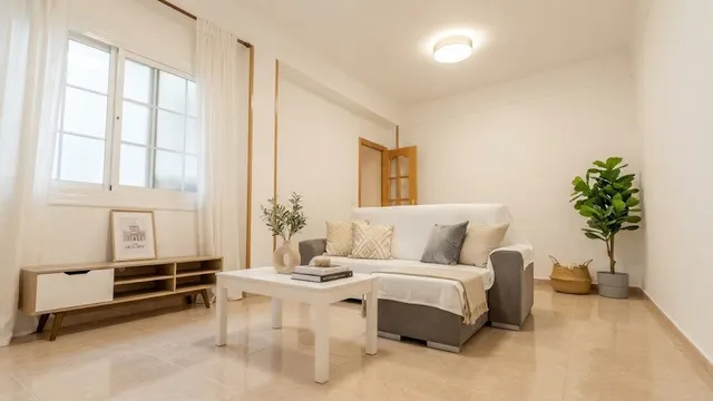 Se vende piso en calle Valencia — 27