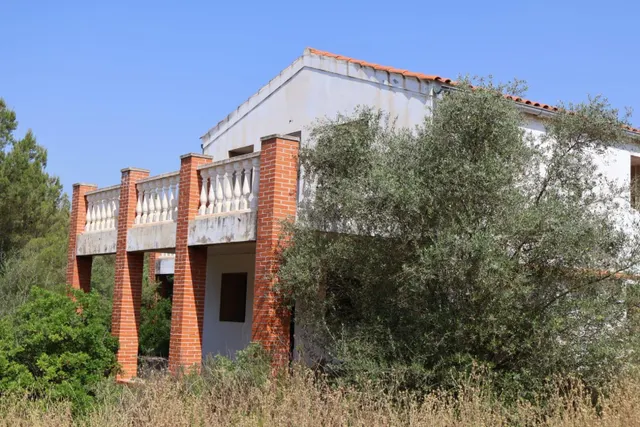MASIA CON TERRENO, CON VISTAS CERCA DE VALL DALBA - foto 2