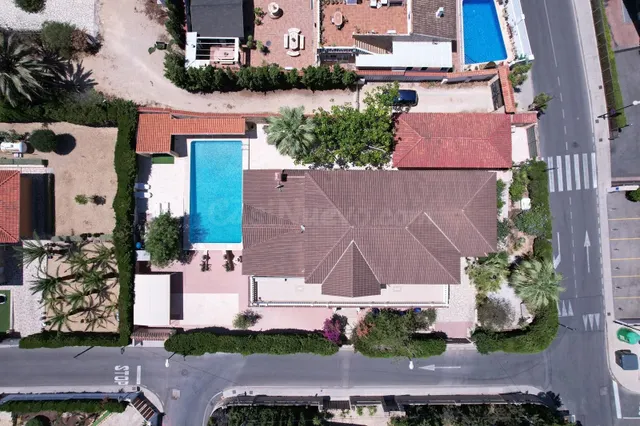 CHALET INDEPENDIENTE DE LUJO EN ALQUILER EN LA NUCÍA | 6 DOR - foto 2