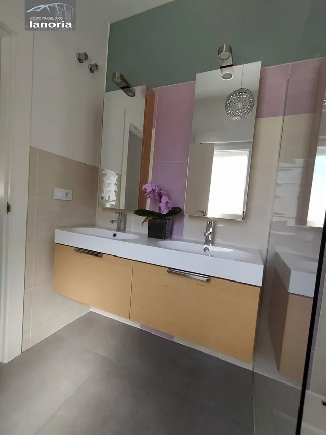 Grupo la Noria Vende Chalet Urbano de 370m2 a pocos km de Albacete. — 28