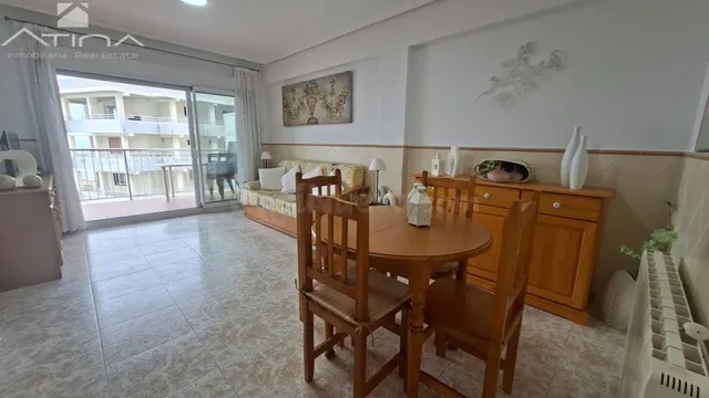 Apartamento en venta en primera línea de la Playa de Bellreg - foto 4