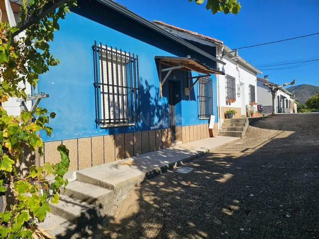 Encantadora Casa de Pueblo en Molinaseca - Oportunidad Única por €38,000 — 2