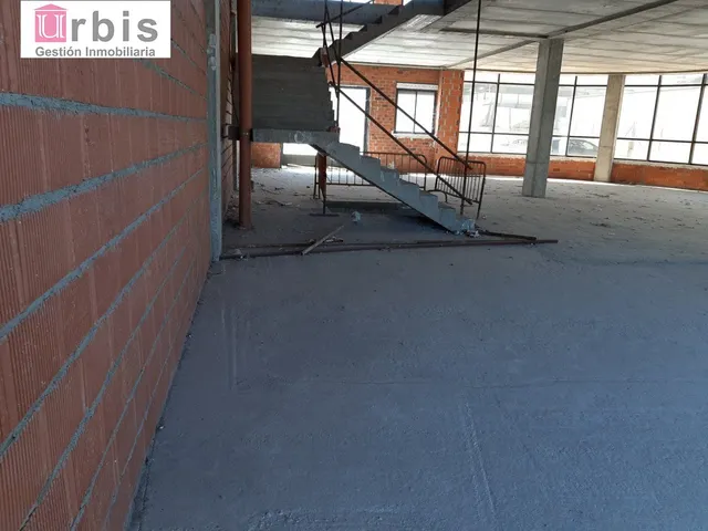 Urbis ofrece amplio local en venta/alquiler en Salamanca — 3