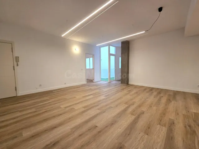 A la venta estupenda oficina reformada en el Paseo de Tomás  - foto 3
