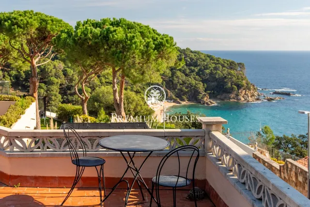 Exclusiva casa en venta en Cala Canyellas en Lloret de Mar — 28