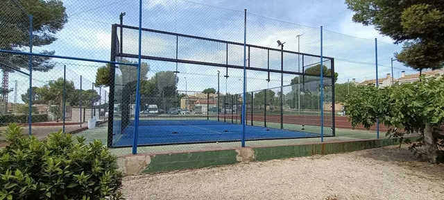 CASA DE 3 PLANTAS CON GARAJE Y PISCINA PRIVADA — 44
