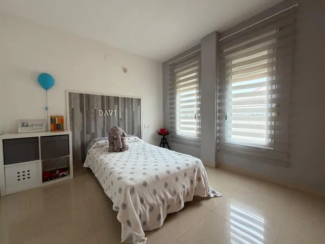 INTERESANTE CHALET EN LA POBLA DE VALLBONA — 14