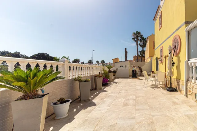 Chalet adosado en esquina en venta en Lomas de Cabo Roig – O - foto 4