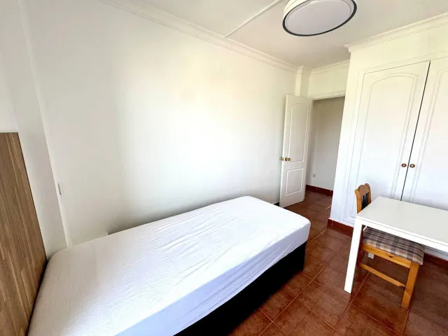 Habitación para chica en vivienda compartida en Vecindario — 3