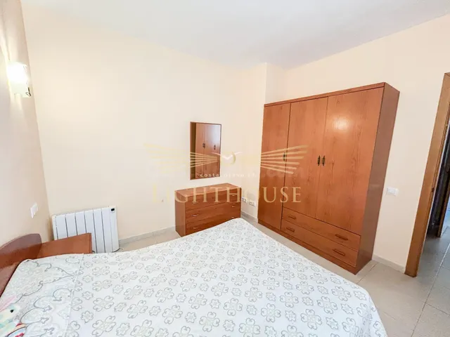 Piso exterior con balcón y piscina en tercera línea de mar,  - foto 3