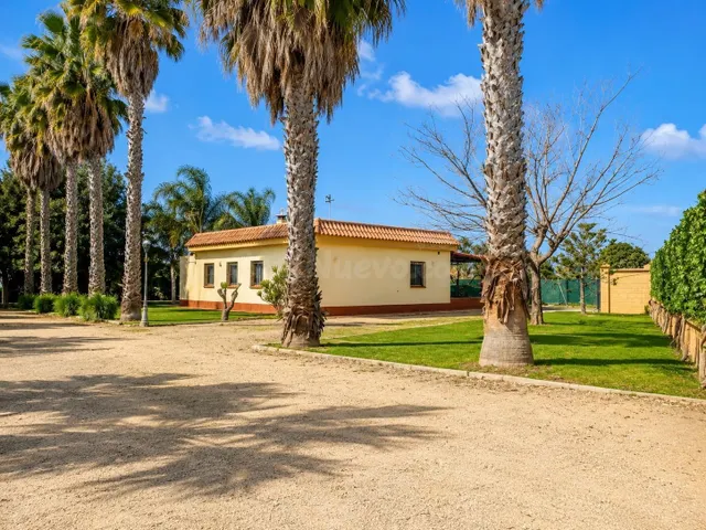 Preciosa casa con jardín en finca rústica — 5