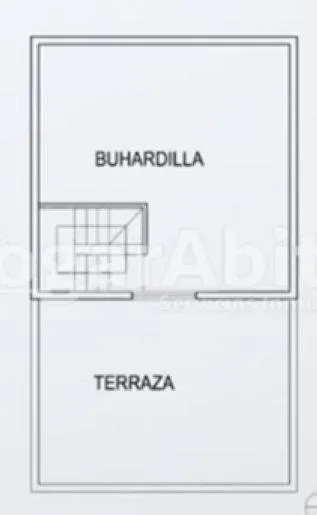 PRECIOSO ÁTIO CON TERRAZA Y TRES BALCONES — 50