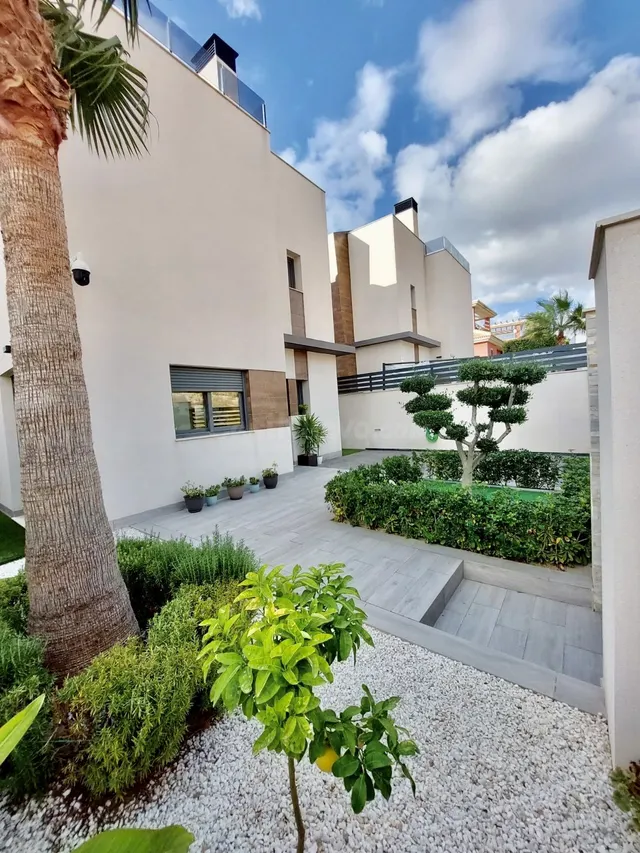 SE VENDE UNA CASA INDEPENDIENTE EN BALCÓN DE FINESTRAT - foto 2