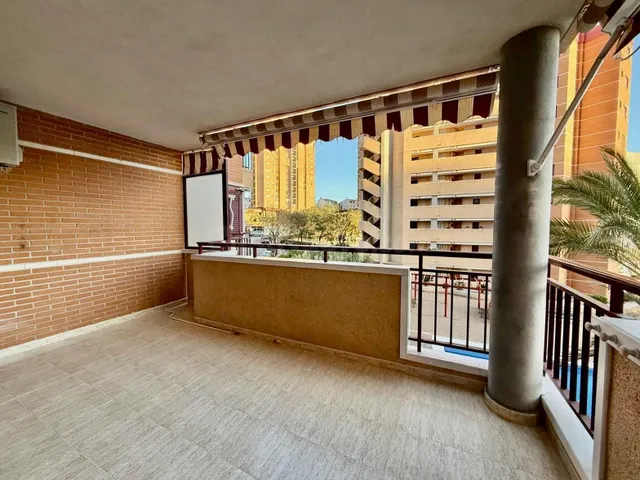 EXCLUSIVA - AMPLIO PISO CON BONITA TERRAZA EN EXCELENTE ZONA - foto 2