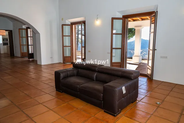Chalet 4 habitaciones 525m² en venta - South of spain — 28