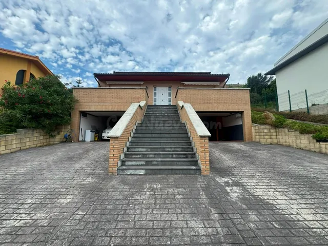 CASA O CHALET INDEPENDIENTE EN VENTA EN LAURETA