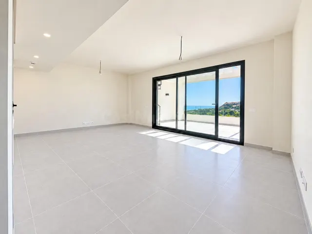 ¡GRAN OPORTUNIDAD! ÁTICO DE LUJO CON SOLÁRIUM PRIVADO Y VIST - foto 2