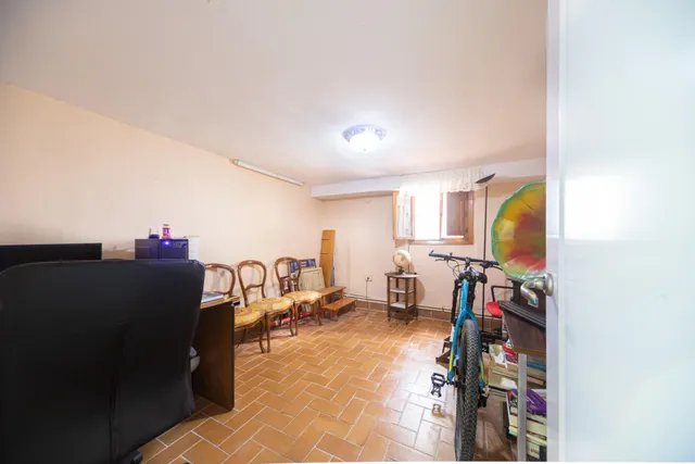 Ponemos a la venta este precioso y peculiar chalet con piscina privada. — 42