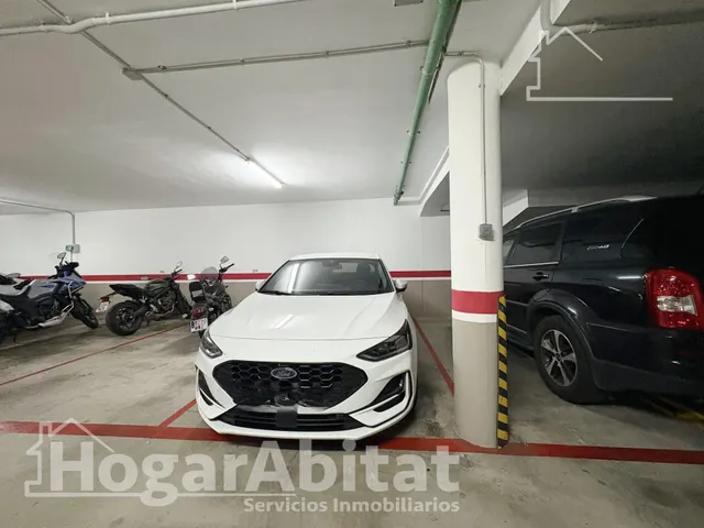 ¡Hogar de lujo! Amplio, sofisticado y reformado, con patio y garaje, todo amueblado — 35
